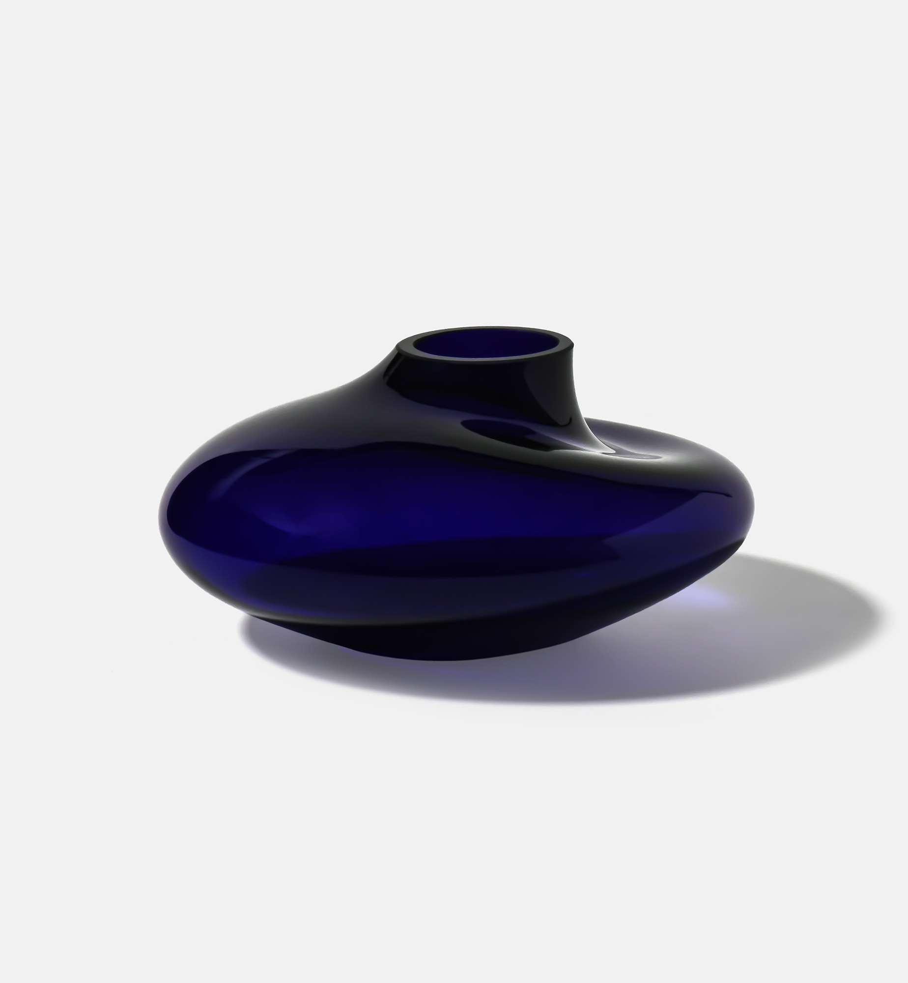 krosno-pebble-2017-vase-en-verre-cobalt-12-cm-fait-main image 2