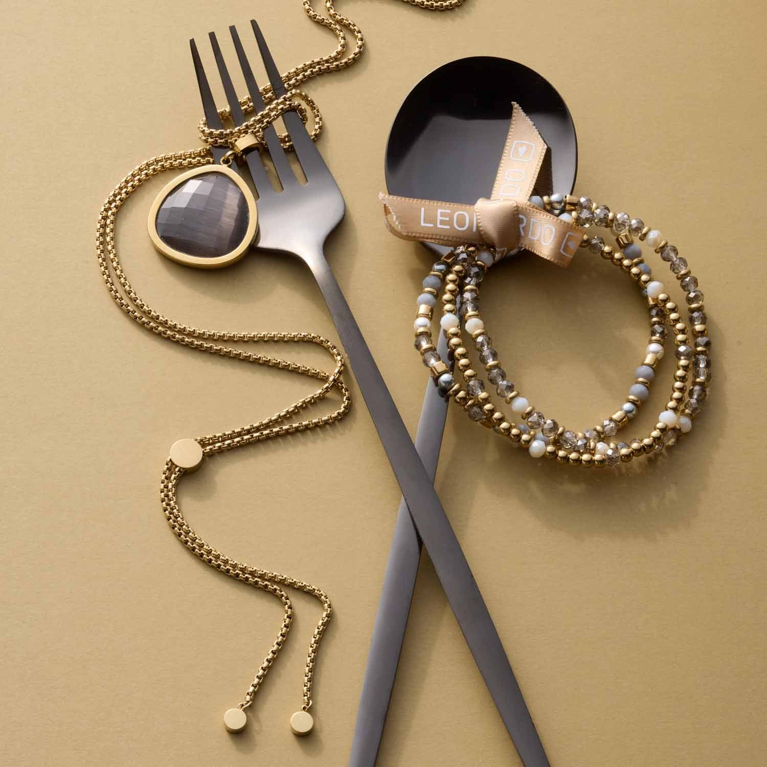leonardo-bernadette-bracelet-dor-perles-grises-3-rangs image 8