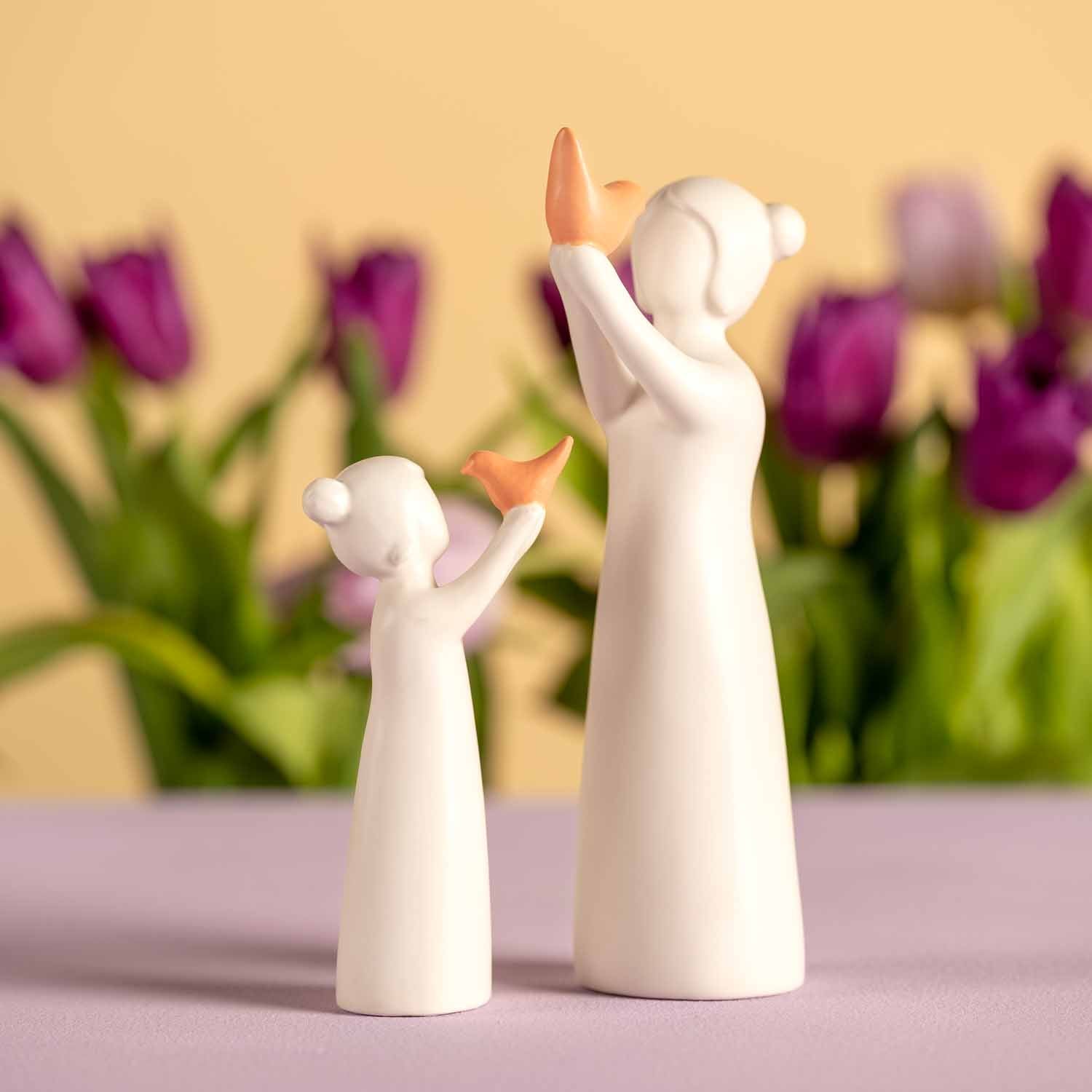leonardo-luminosa-figurine-fille-oiseau-13-cm-blanc image 2