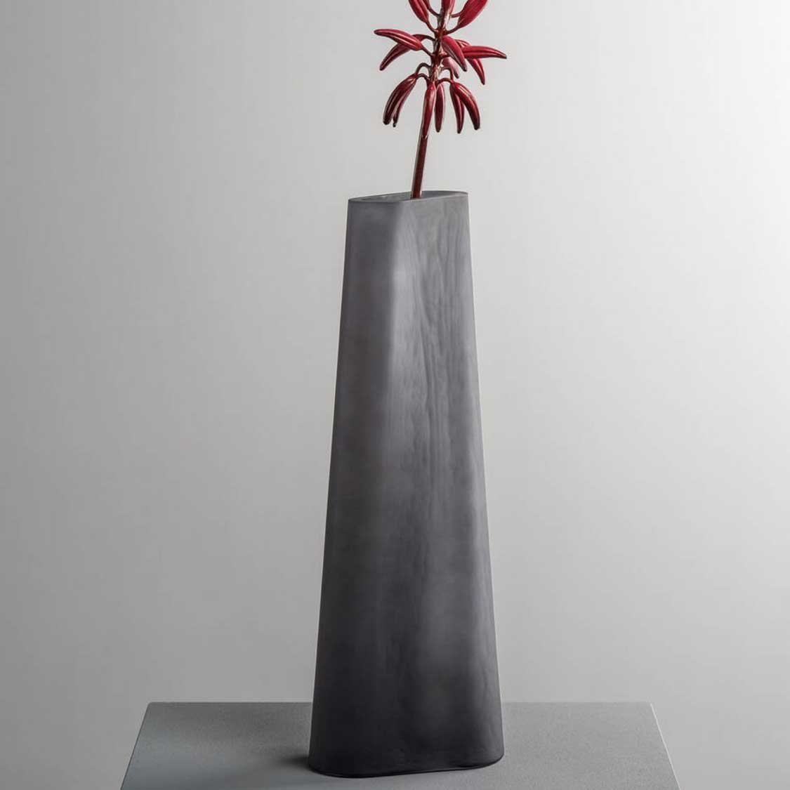 leonardo-turno-vase-en-verre-gris-satin-34-cm image 2