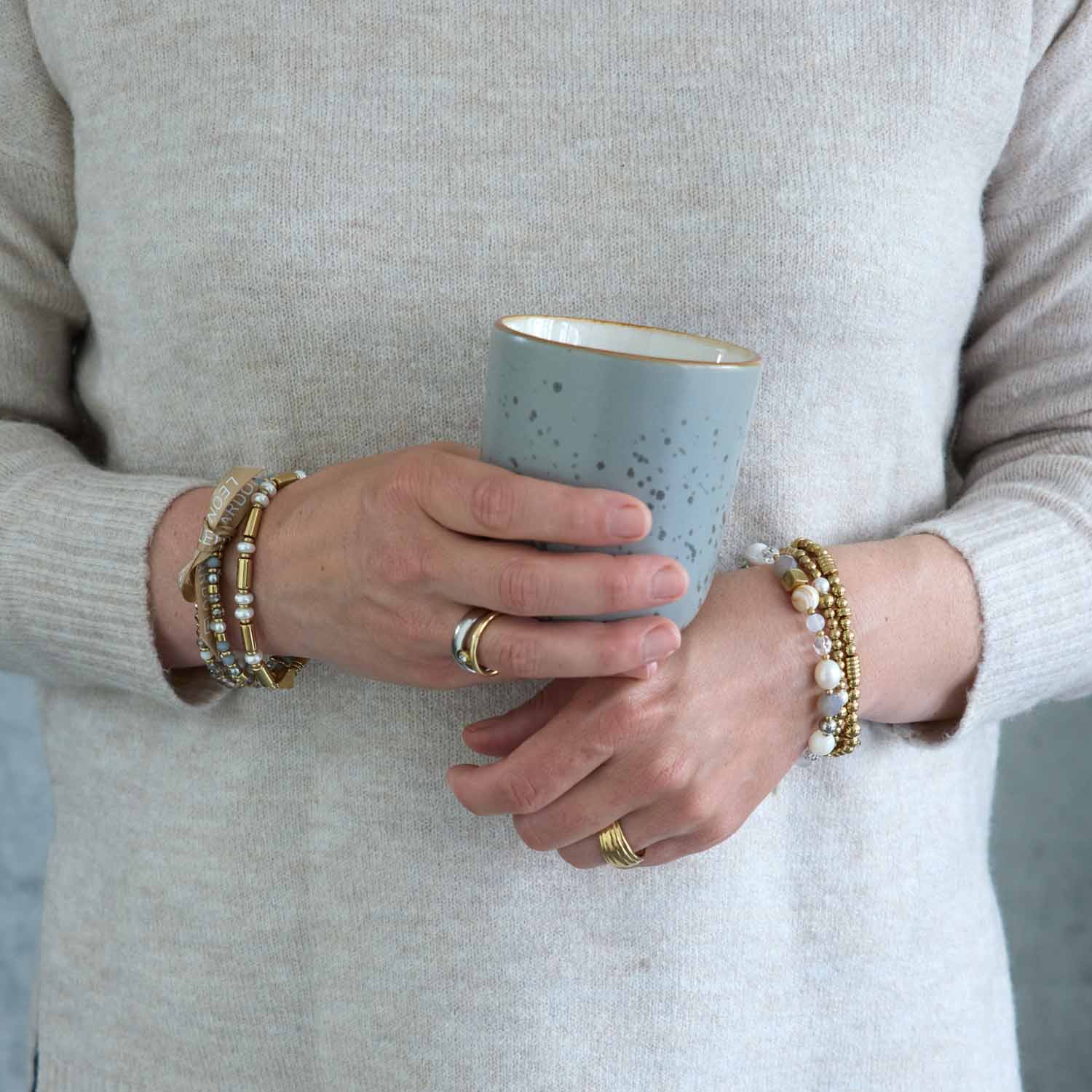 leonardo-nina-bracelet-or-perles-blanches-lastique image 6