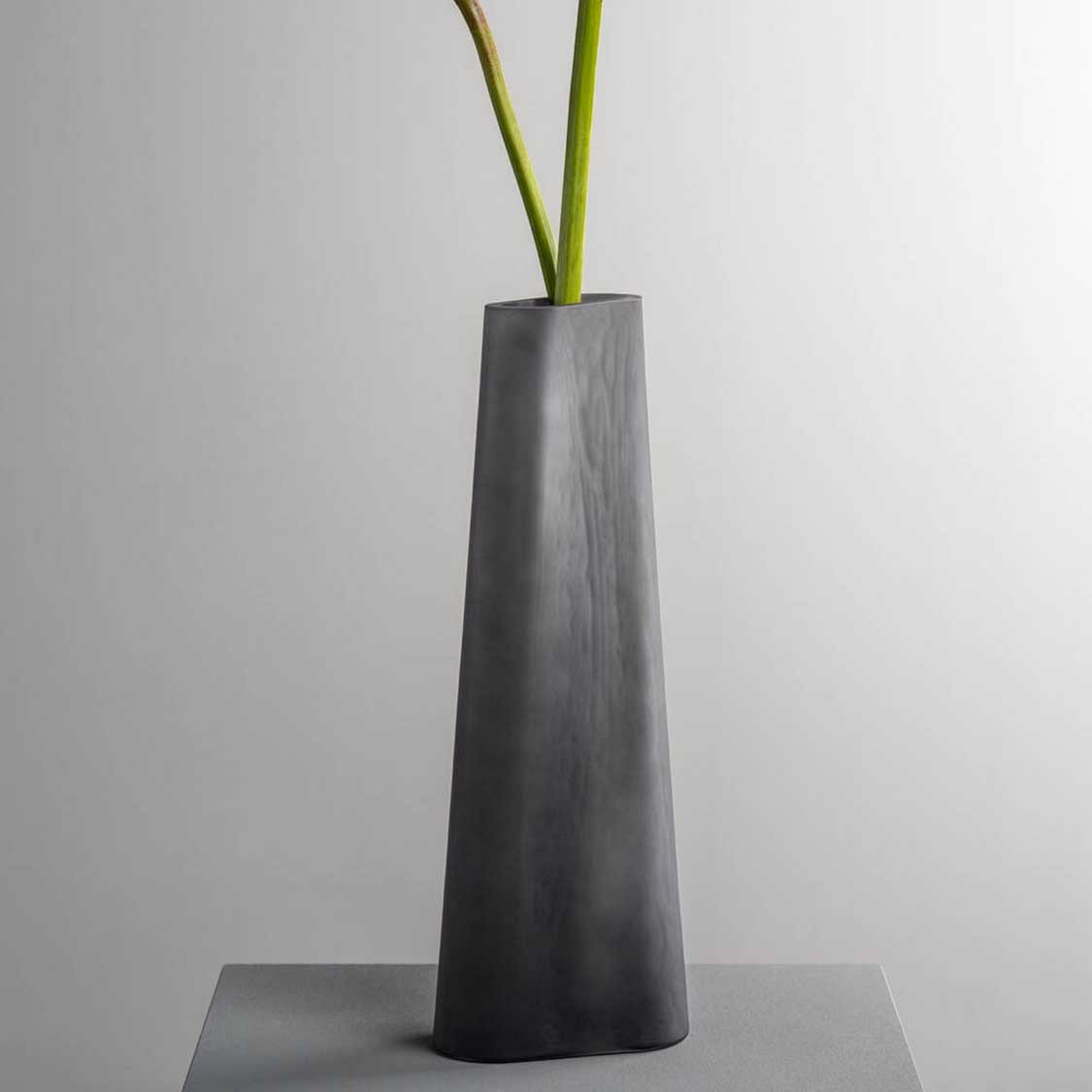 leonardo-turno-vase-en-verre-gris-satin-34-cm image 5