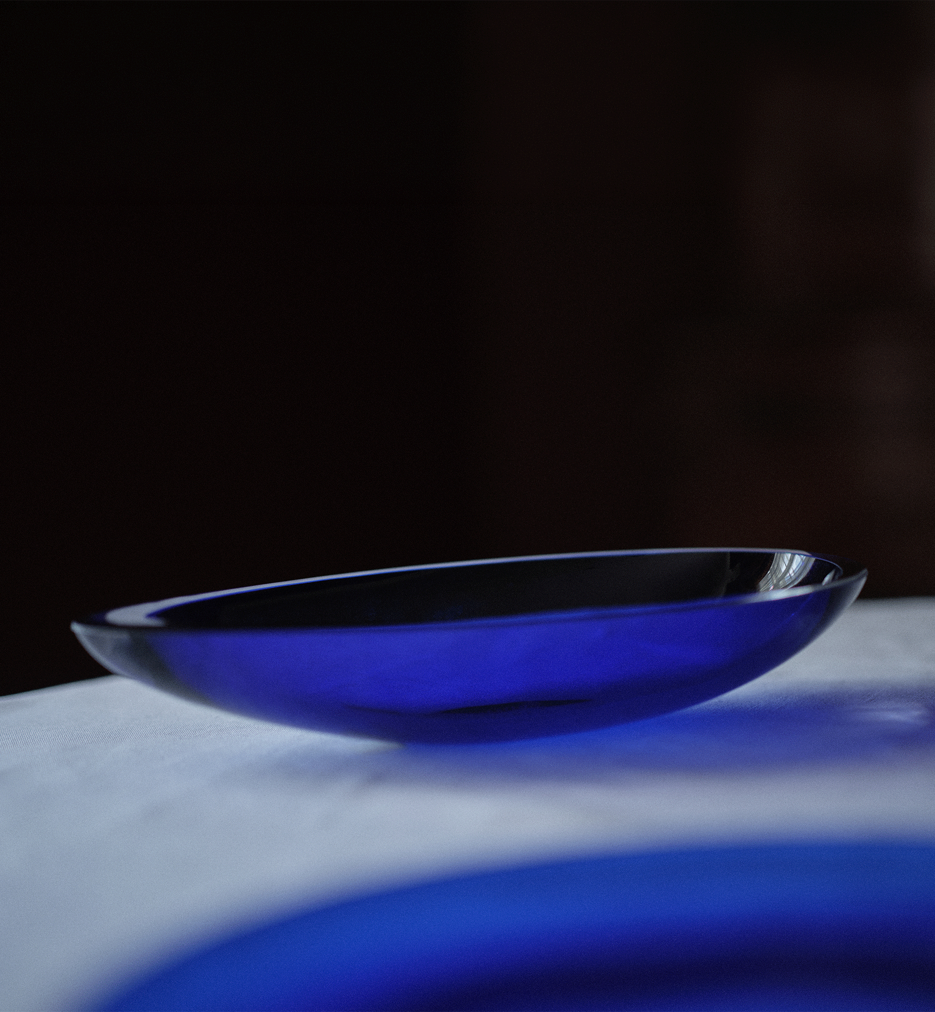 krosno-lupina-saladier-cobalt-32-cm-cristal image 3