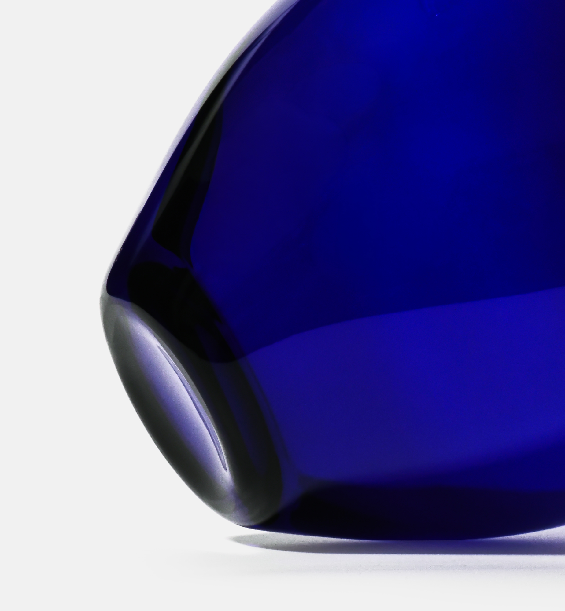krosno-pebble-2017-vase-en-verre-cobalt-30-cm-bleu image 4