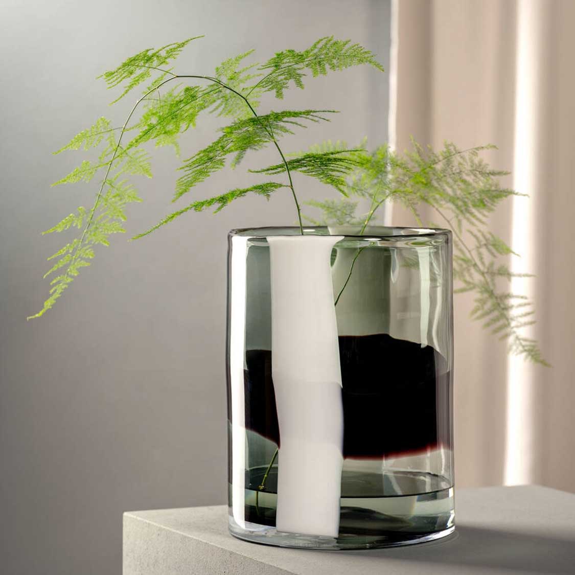 leonardo-banda-nera-vase-26-cm-noir-verre-fait-main image 2