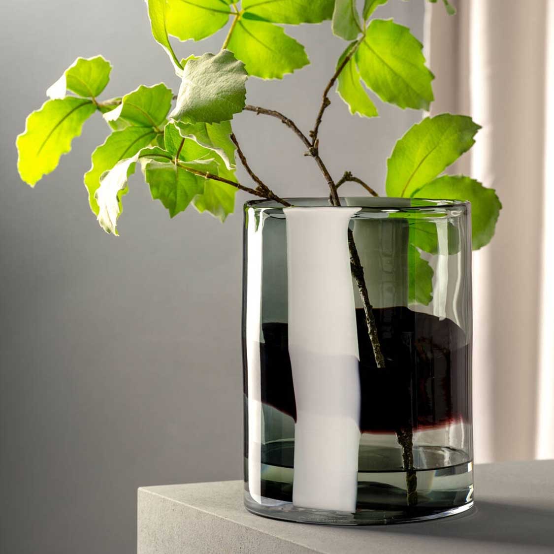 leonardo-banda-nera-vase-26-cm-noir-verre-fait-main image 7