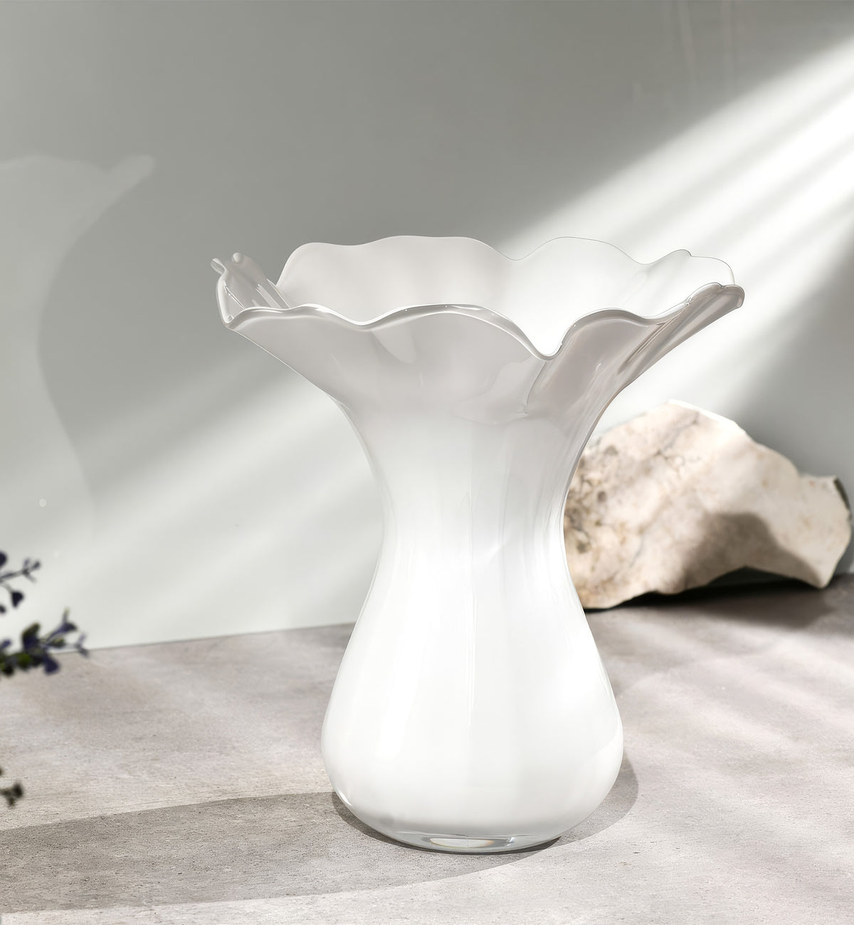krosno-ruffled-vase-blanc-28-cm-opale image 2
