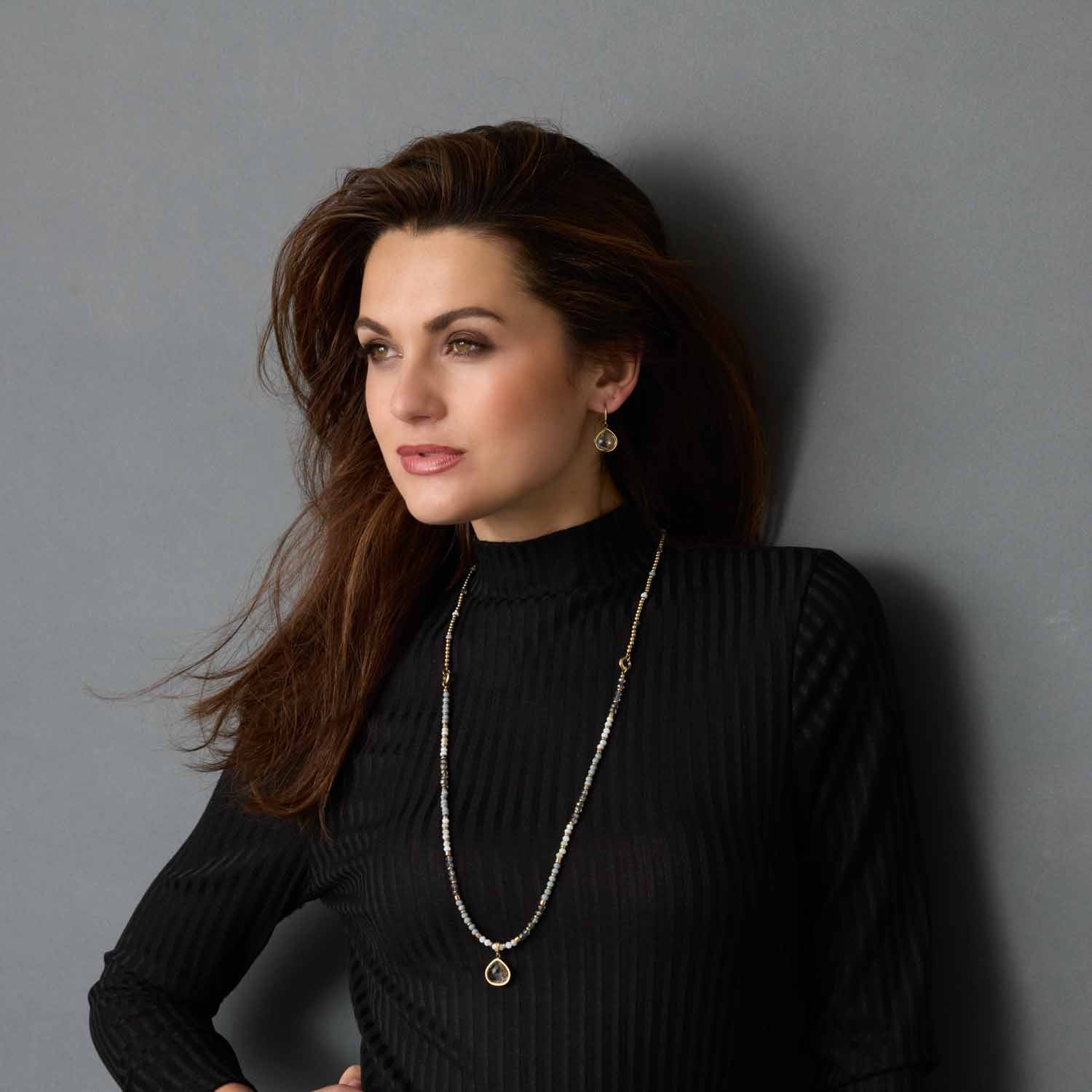 leonardo-juvinga-white-boucles-pendantes-dor image 2